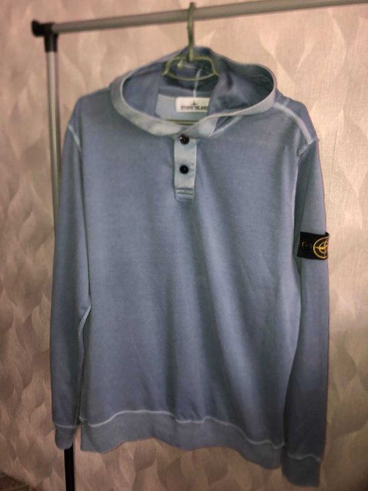 синее худи Stone Island с патчем
