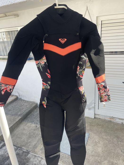 Fato de surf Roxy 4/3 mm para mulher, em bom estado geral.