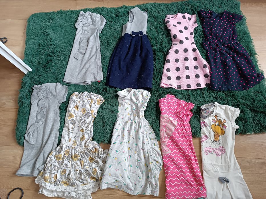 Sukienki 98/104 3-4lata