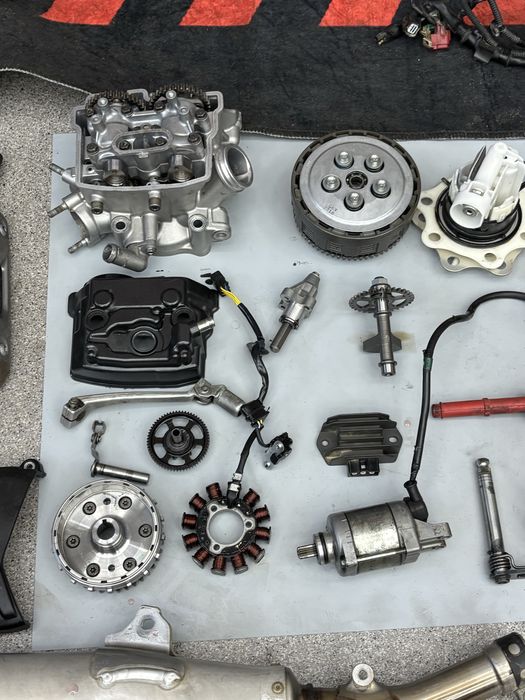 Dawca Części HONDA CRF250 R 18-26 Głowica  Pół Karter Skrzynia Cdi