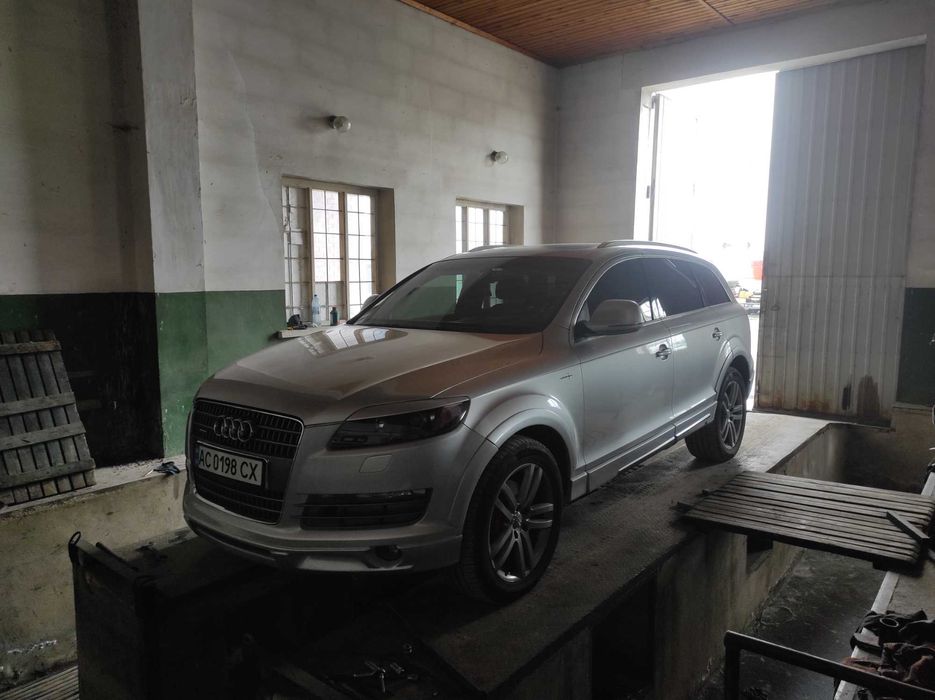 Audi Q7 бензин 4.2
Куплена новою з Америки...