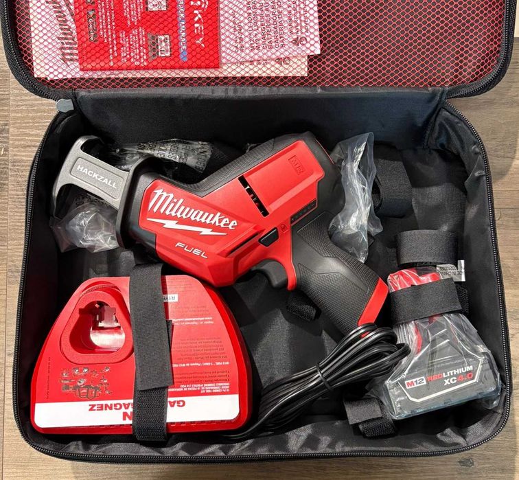 Milwaukee 2520-21XC M12 FUEL HACKZALL Subkompaktowa Piła Szablasta 12V XC 4.0Ah Bezszczotkowa