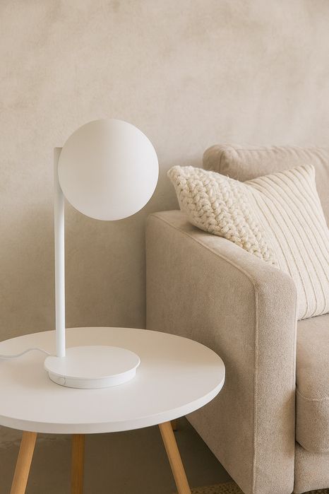 Nowa lampka stołowa Sigma biała kula G9