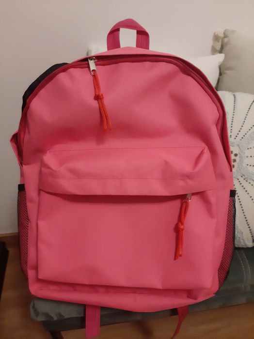 Mochila cor de rosa usada 2 ou 3 vezes