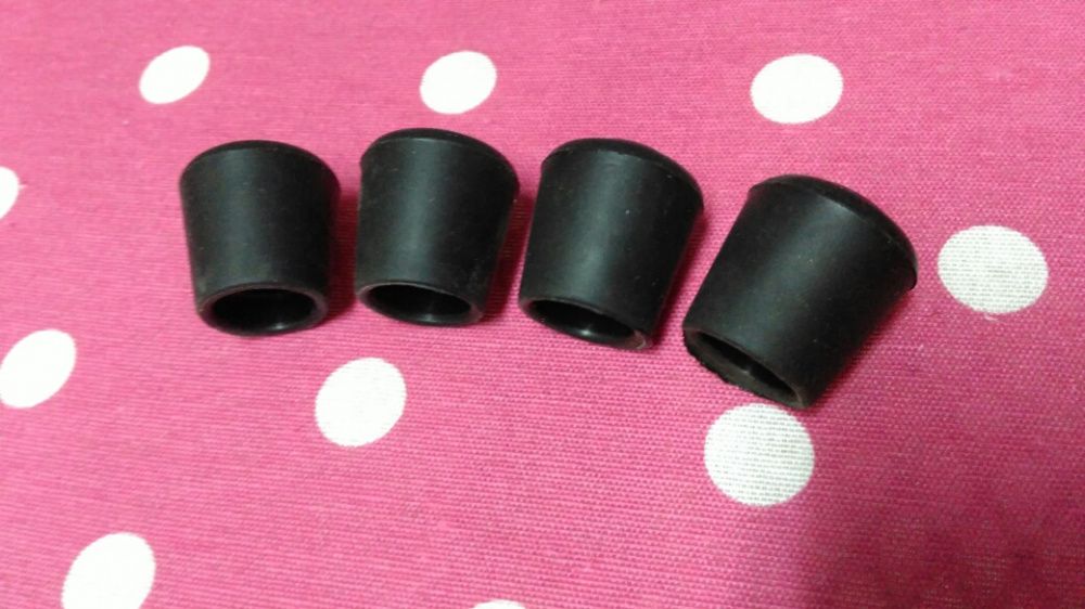 4 pés/bases de borracha para 1 cadeira, novos