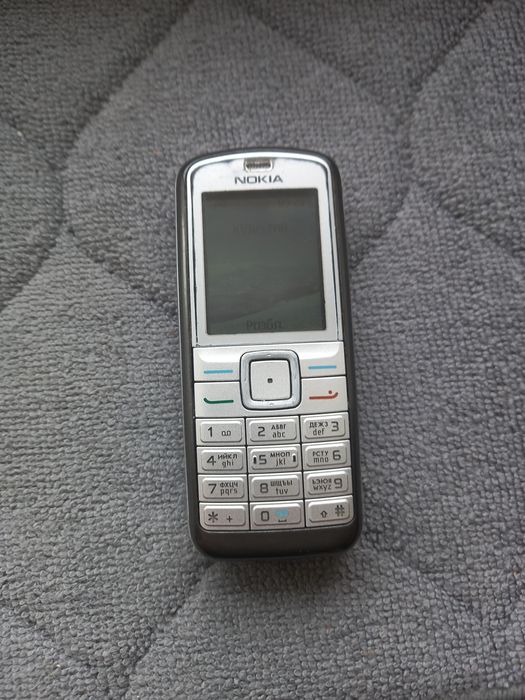Мобильный телефон Nokia 6070