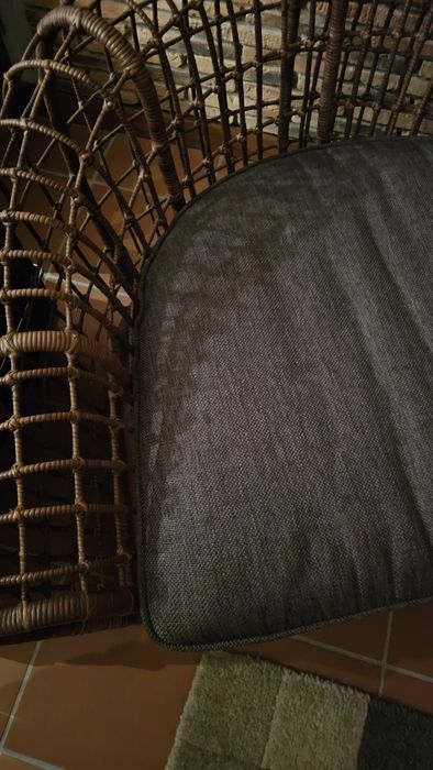 Cadeirão em verga com almofada