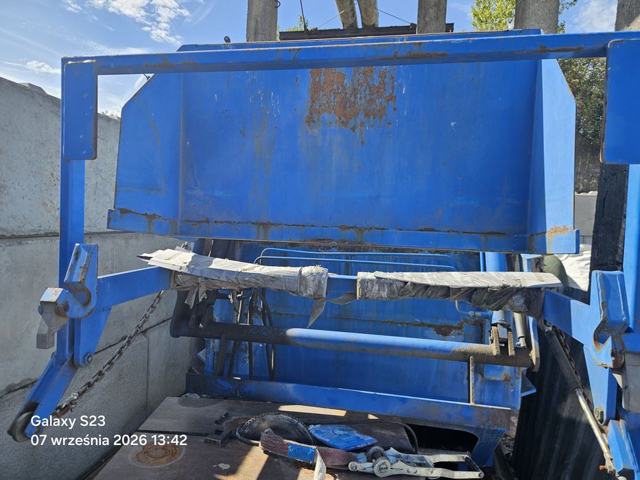 Prasa stacjonarna do makulatury i pojemnik 28m3  do  ten prasy