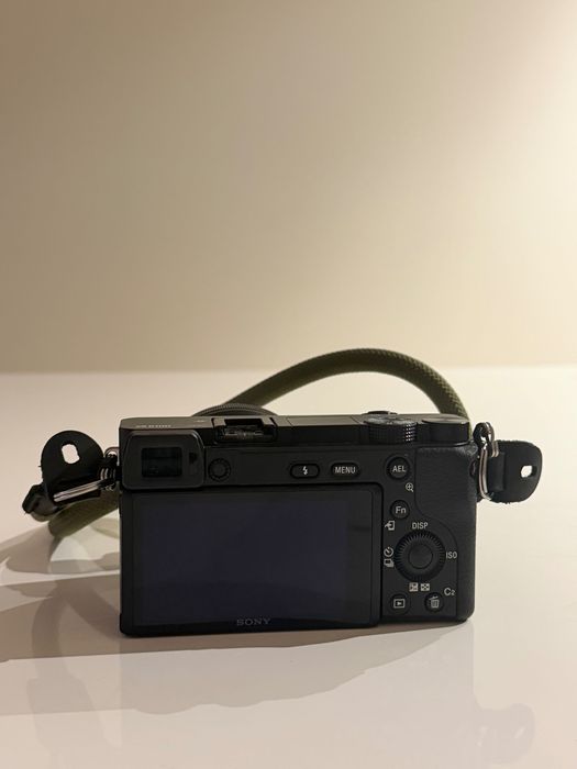 Sony a6100 + kit completo, pouco uso (1972 disparos)