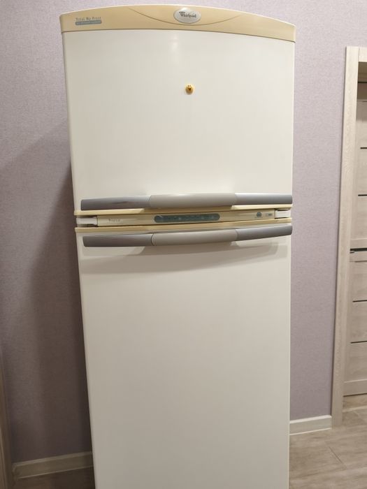 Продам Холодильник Whirlpool ARG 773