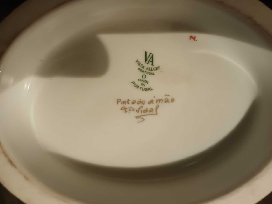Conjuntos em porcelana pintados à mão por Francisco Vidal