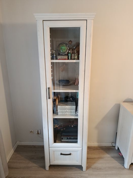 Zestaw mebli do pokoju.