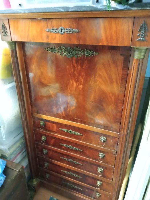 Bar Antigo com tampo em pedra