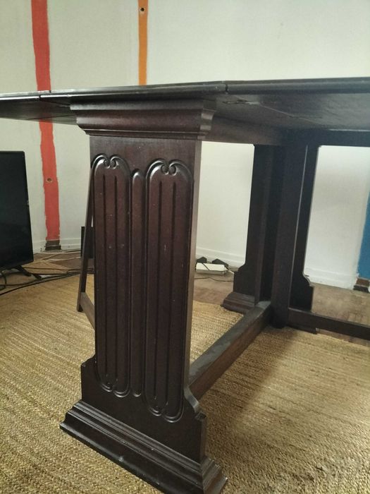 Mesa de madeira maciça