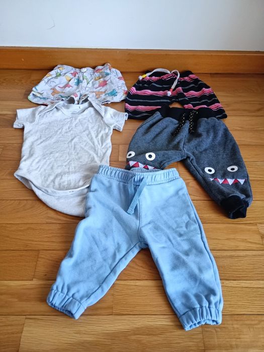 Lote de 20 peças de roupa de menino (9-12) verão com oferta de mochila