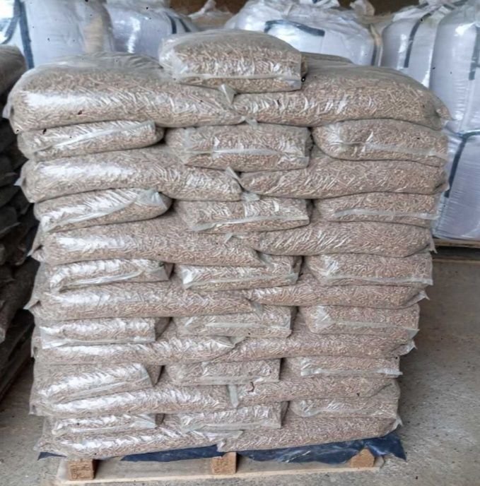Pellet 8 mm A2 przemysłowy pelet zamiennik węgiel groszek 1005 kg