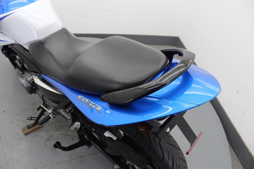 Suzuki GSR 250 (2 циліндра, інжектор)