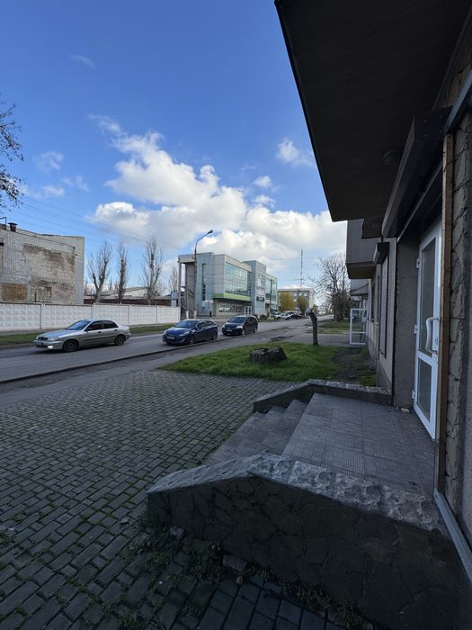 Орерда приміщення 72,3 м.кв, червона лінія, фасад