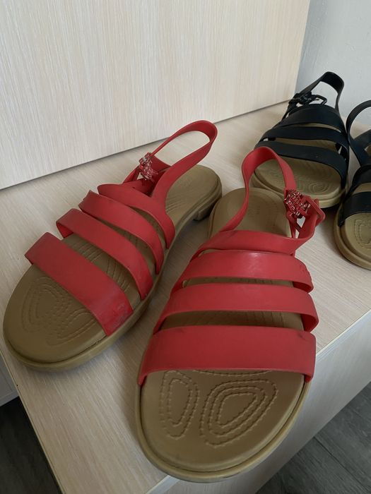 Босоножки Crocs, летние