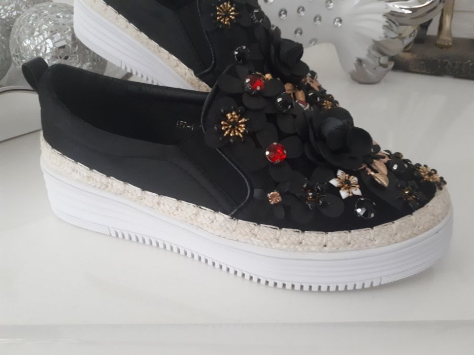 Buty czarne  kryształki