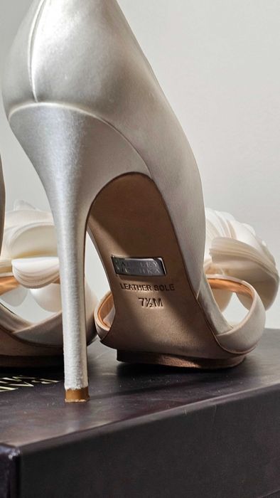 Buty ślubne Badgley Mischka, białe, 38