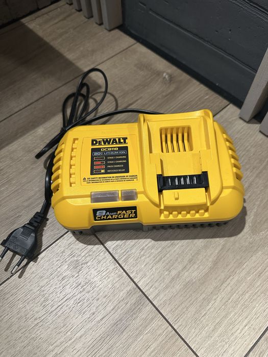 Зарядний пристрій Dewalt DCB1112, DCB1106 DCB112 DCB1104 новий