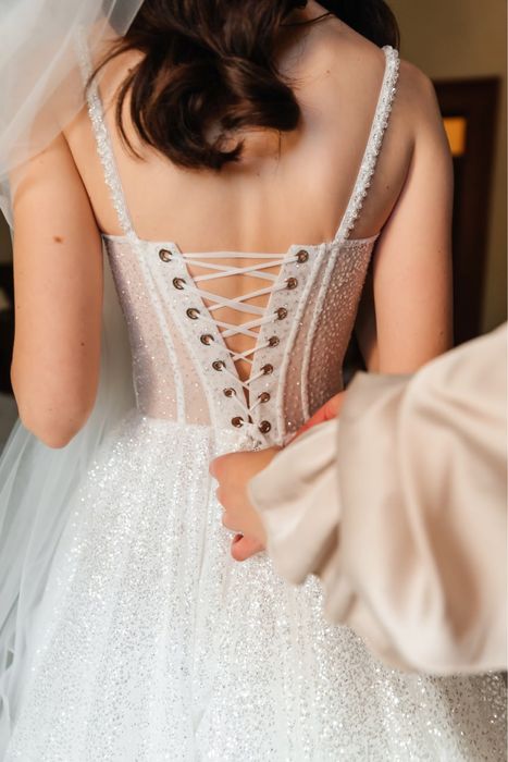 Продам весільну сукню