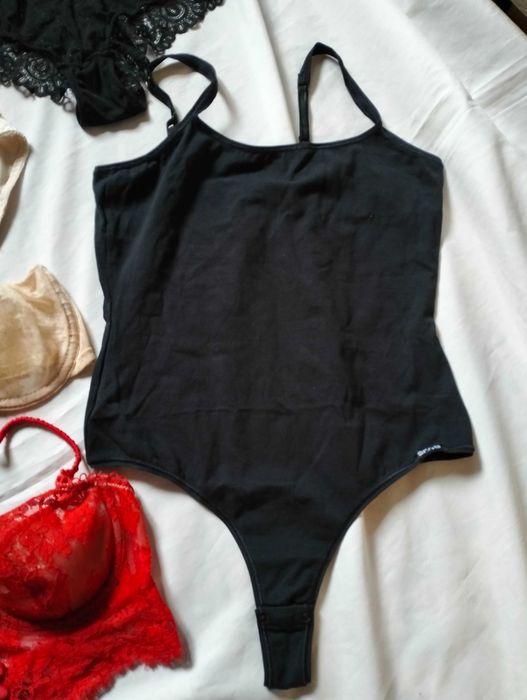 Білизна, боді, топи.