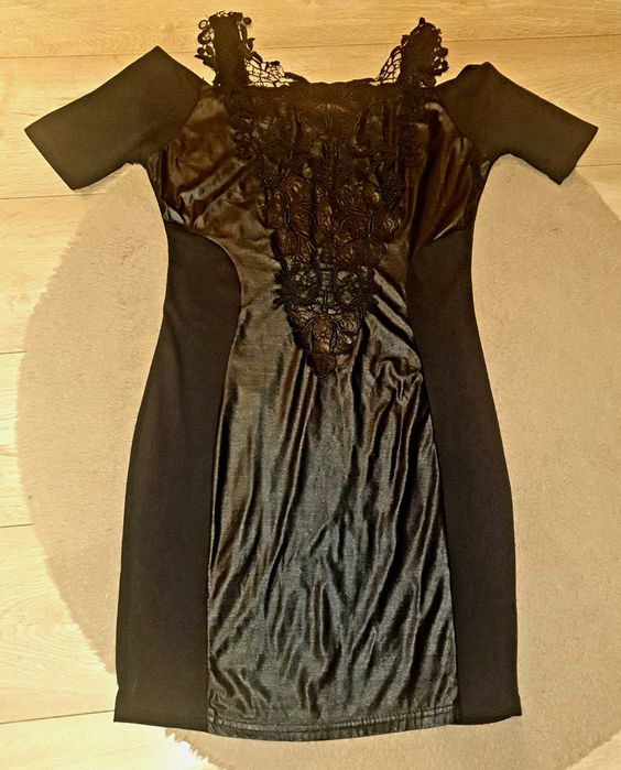 Sukienka mała czarna z koronką