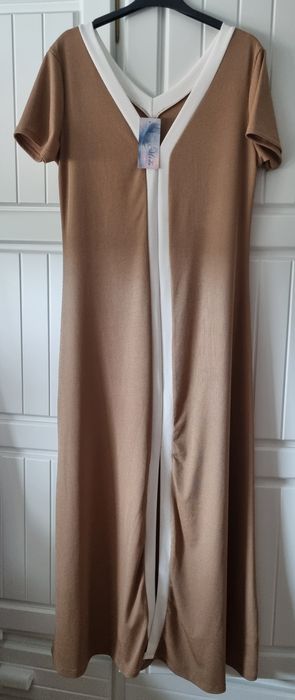 Vestido comprido de verão, bege com uma risca branca no centro. TU (até L)