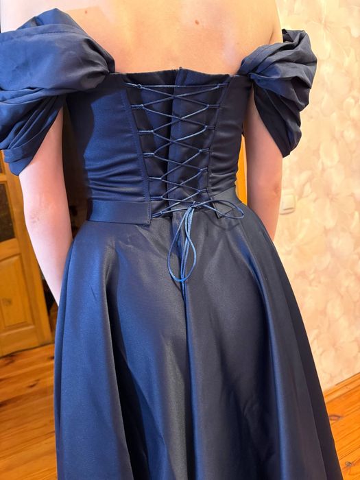 Випускна сукня атласна