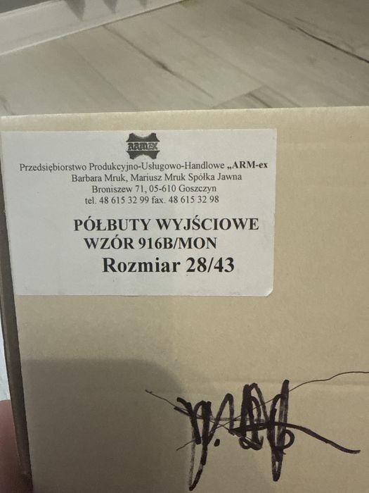 Polbuty wyjsciowe 916B/MON