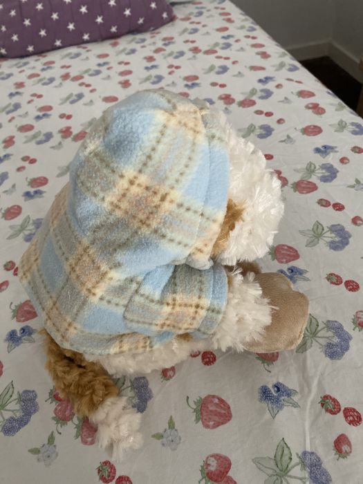 Peluche de vaquinha com casaco com capuz