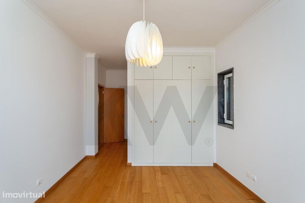 Moradia T4+2 com Jardim e Piscina para Arrendamento, junto ao Oeiras G
