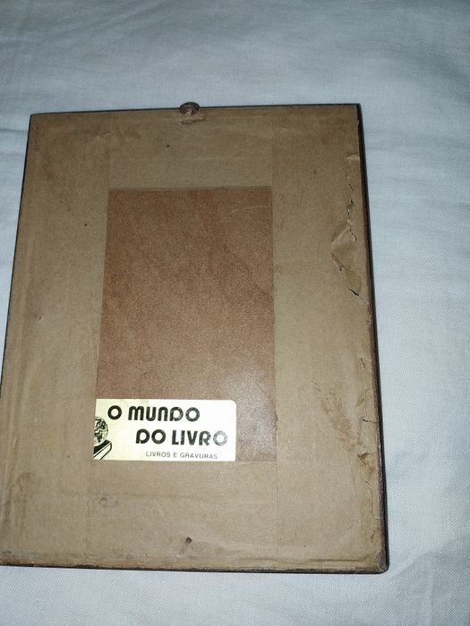 Gravura emoldurada em quadro de madeira.  titulo  Água
16 cm por 20 cm