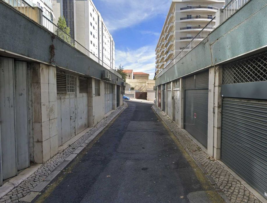 Armazém logístico com 1.024 m² em São Domingos de Benfica, Lisboa