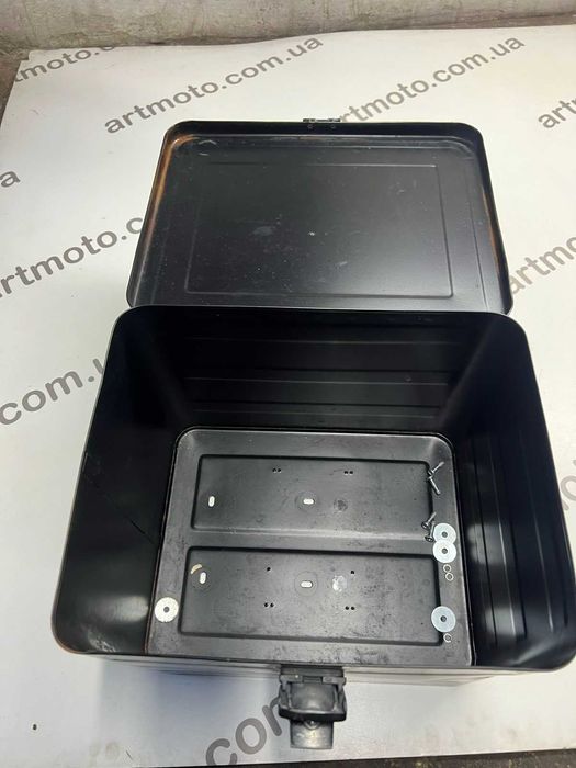 Японський залізний кофр