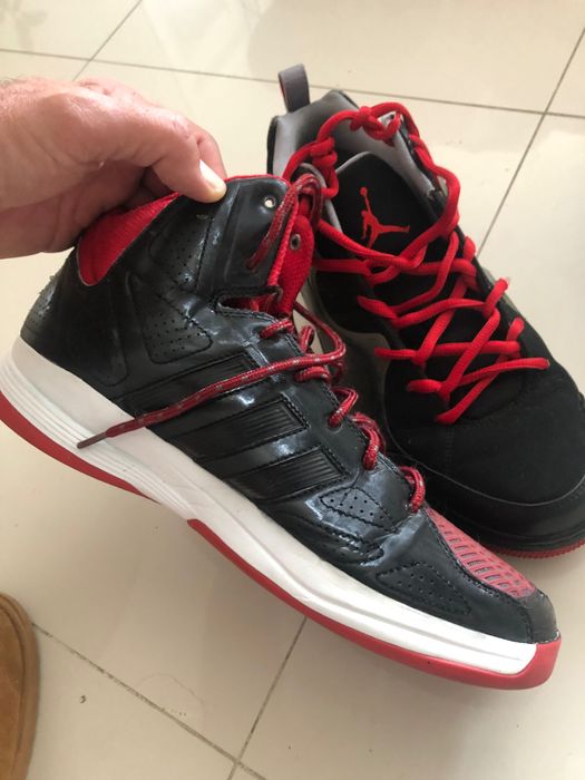 Ténis Air Jordan Retro e Adidas Basketball 46