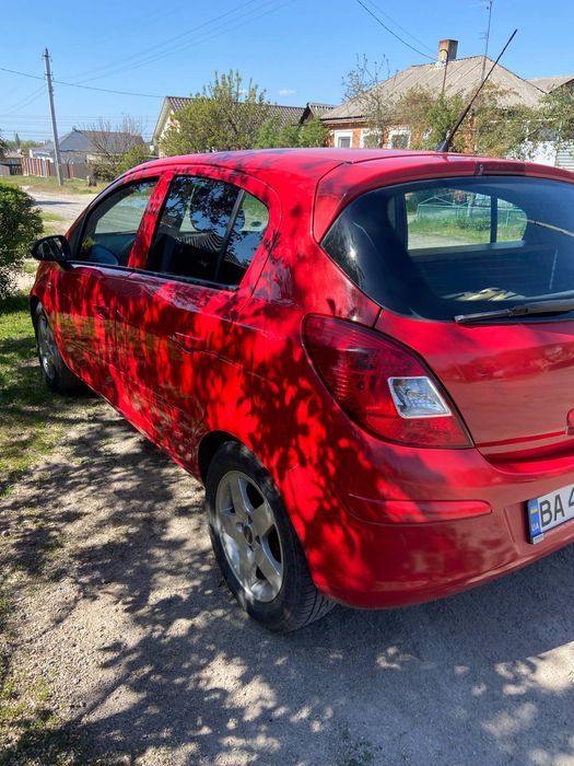 Авто Opel Corsa 1.0