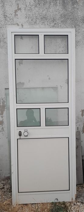 Porta em alumínio branco
