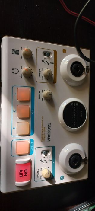 TASCAM MiniStudio US-42 + XLR микрофон — комплект для стрима/подкастов