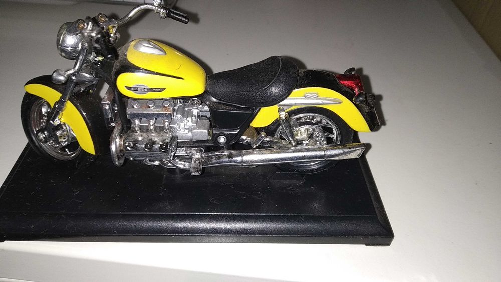 Mota Amarelo e Preto para decoração.