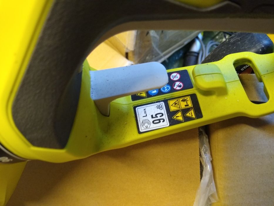 RYOBI Nożyce piła sieciowa