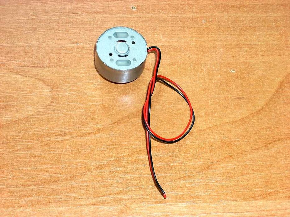 Silnik wysuwu tacki napędu DG-16D2S w konsoli XBox 360 Fat