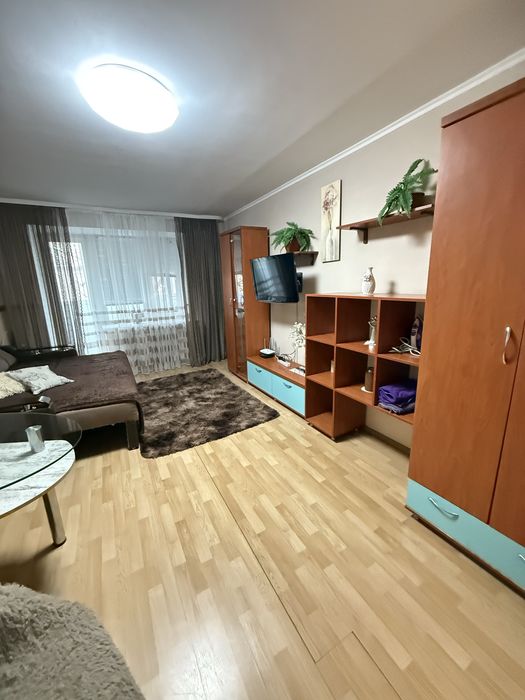 2 кімнатна , погодино і подобово в центрі міста .