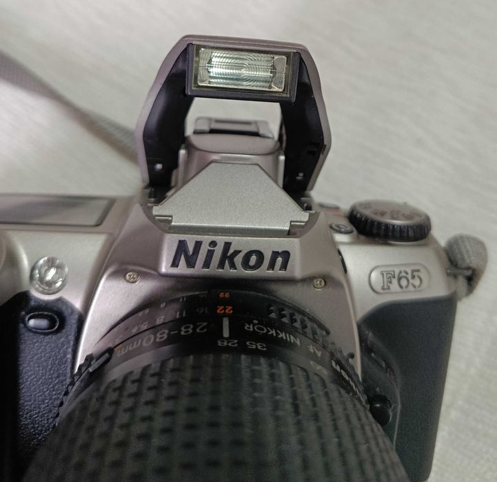 Nikon F65 / Fuji DL-900
