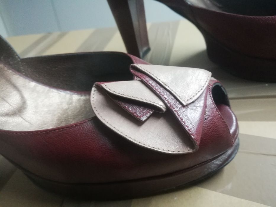 Sandálias Bordeaux em pele