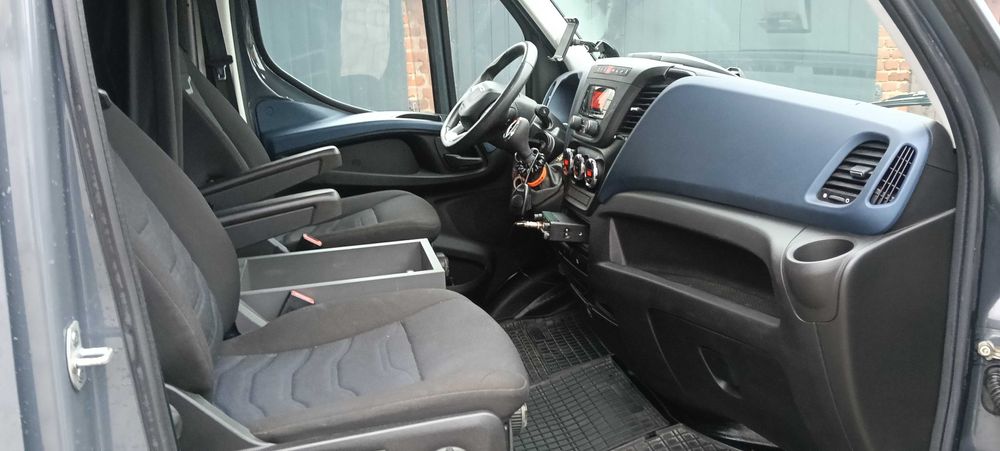 Samochód dostawczy furgon IVECO DAILY 2021