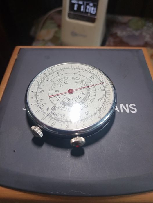 Логарифметическая линейка, времен СССР.