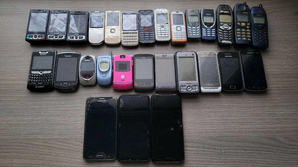 Телефони Nokia, Samsung, Blackberry, акумулятори, карти пам'яті